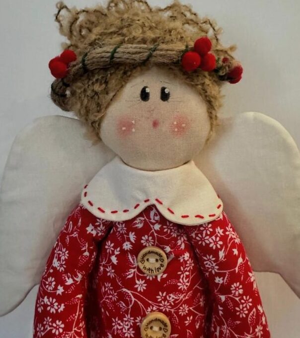 Angelo artigianale realizzato a mano, simbolo di pace e serenità, perfetto per il tuo Natale.